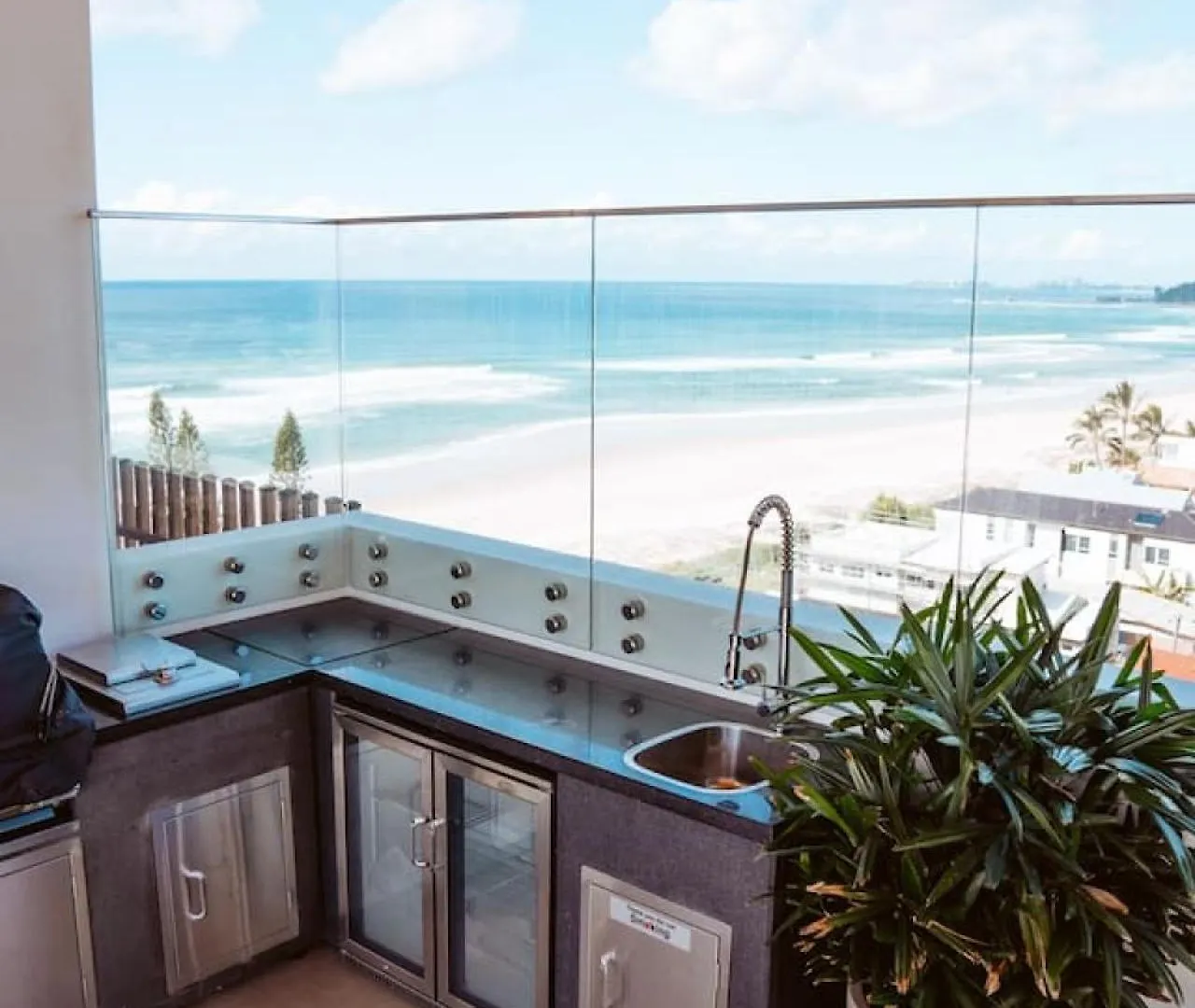 Apartment Palm Beach Perfection. Gold Coast